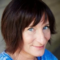 Moya Brady - 帕納大師的魔幻冒險演員 飾演Aunty Flo