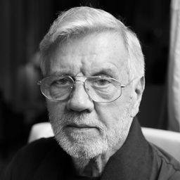 Morten Grunwald 飾演 Himself (The film consultant)