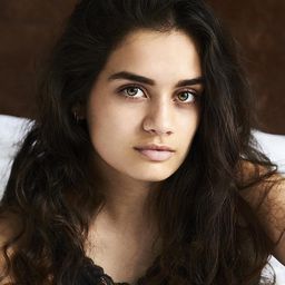 Sonia Eijken 飾演 Lely