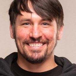 Dustin Howard 飾演 DUSTIN