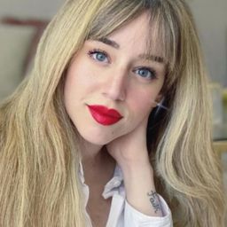 Farah Al Zahed 飾演 