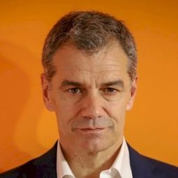 Toni Cantó 飾演 Lola