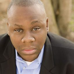 Dickson Obahor 飾演 Large Black Man