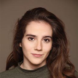 Lucía Tinajero 飾演 Katia