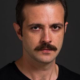 奧努爾·格爾柴 飾演 Selami