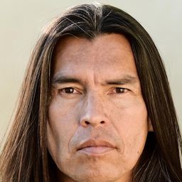 大衛·米德桑德 飾演 Chief Red Hair