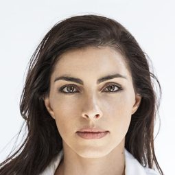Kika Georgiou 飾演 Medina