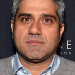 Isaac Sharry 飾演 Rudy