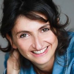 Fabienne Galula - 婚禮致詞演員 飾演La mère de Justin