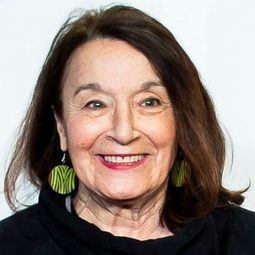 Petra Martínez - 説話演員 飾演La Actriz