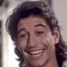 Tom Fridley 飾演 Cort