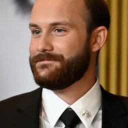 René-Charles Angélil 飾演 Self (archive footage)