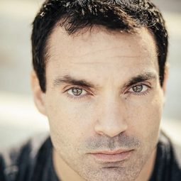 Daniel Girondeaud - 結束后的開始演員 飾演Le serveur du café bagarre