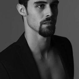 Pablo Espinosa 飾演 Mike (voice)