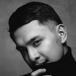 Sandino Martin 飾演 Cris