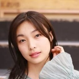 芋生悠 飾演 Tomoka Kawakami