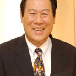 Hyeon Seok 飾演 Dr. Jeon