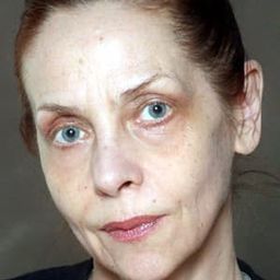 Yola Sanko 飾演 Starukha-zhritsa