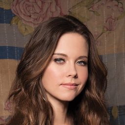 Sierra Hull 飾演 Self - Musician