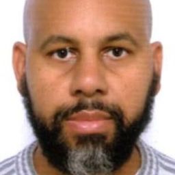 Greg De Cuir - 拯救太空1號演員 飾演Radio Technician