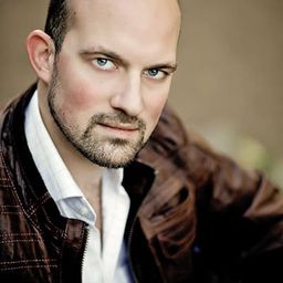 David Jerusalem 飾演 Angelo