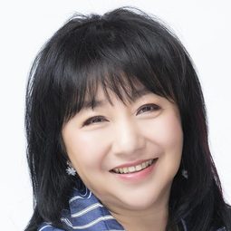 鄭怡 - 他馬克老闆演員 飾演Mandy's Mom