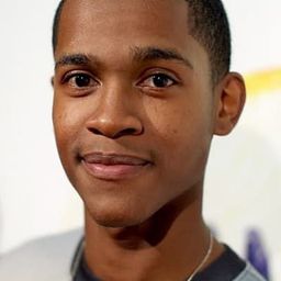 屋大維·J·強森 飾演 Ron