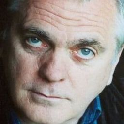 Keith Drinkel 飾演 Flight Engineer Scobie