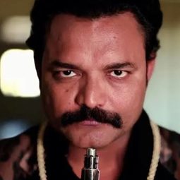 Chetan Daiya 飾演 Neighbour