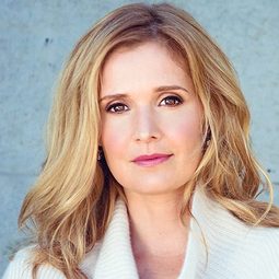 恰拉·贊妮 - Dragons II: The Metal Ages演員 飾演Kyra (voice)