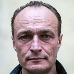 卡雷爾·多布里 - 俠盜聯盟演員 飾演Yelyuk (The Buyer)