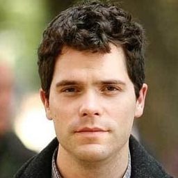 Oriol Vila 飾演 Nicolai Sergueievich