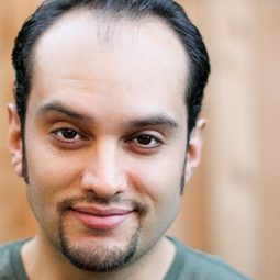 Claudio Pinto - 豁出去清單演員 飾演Spanish Newscaster