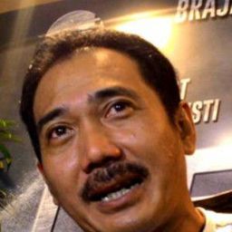 Deden Bagaskara 飾演 Ayah Suzzanna