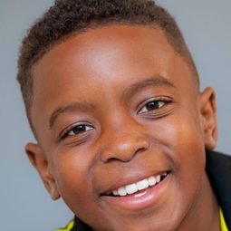 Eric Bell Jr. - 寶貝老闆演員 飾演Triplets (voice)