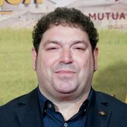 荷黑·阿辛 - 聖誕千里情演員 飾演Martín