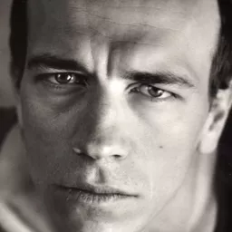 Lorenzo Gleijeses 飾演 Roderigo