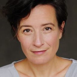 Karina Plachetka 飾演 Judith