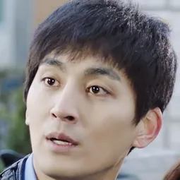 Hwang Sung-joon 飾演 Hyun-soo