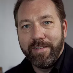 Lee Nicholas Harris 飾演 Police Sargent