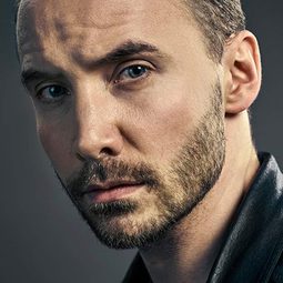 Samuli Vauramo 飾演 The Hunter