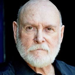 Lee de Broux 飾演 Doc Gentry