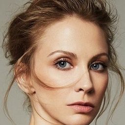 Anastasia Stashkevich 飾演 The Novice