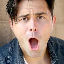 Alex Farnham 飾演 The Lich Knight