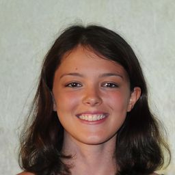 Sveva Romano Candelletta 飾演 Miki