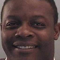 Ian Tench 飾演 Film Crew Member