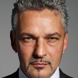 Roberto Baggio - 點球致勝：1990 年世界杯官方紀錄片演員 飾演Self