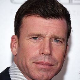 泰萊舒列頓 - 滅我者導演