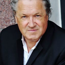 Michael Brandner - 大尋寶家演員 飾演Dentist