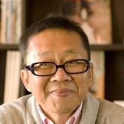 小林すすむ - Prison Girl演員 飾演Papá de Tomomi